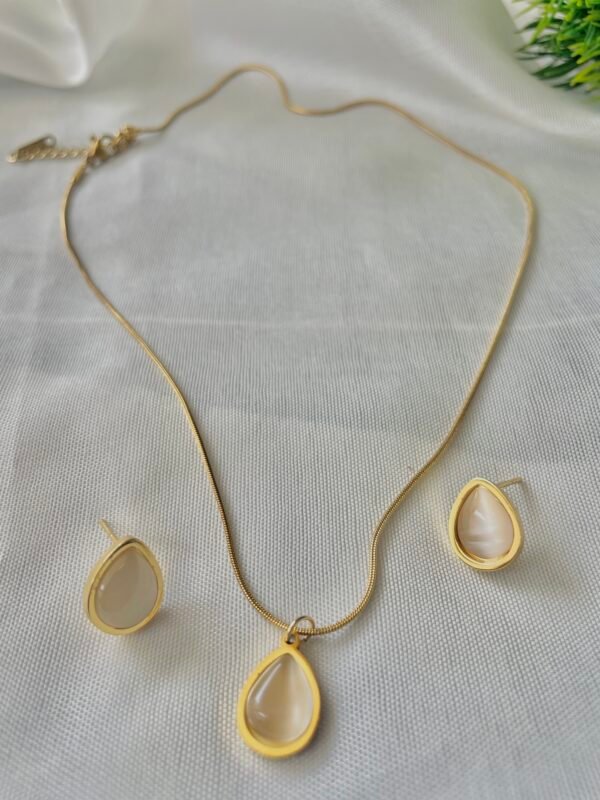 Premium everyday jewellery from The White Store India