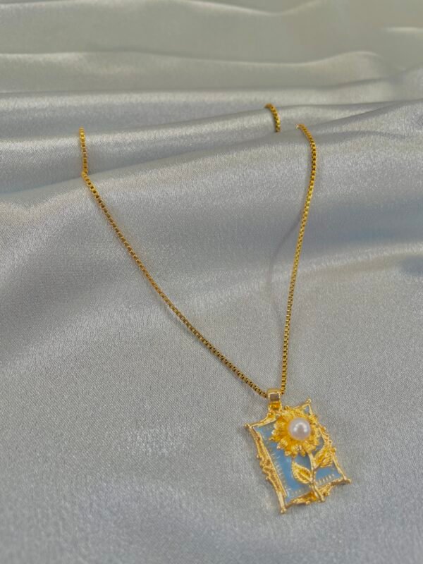 Premium everyday jewellery from The White Store India