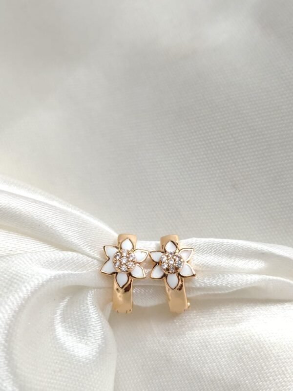 White Blossom Grace Earring